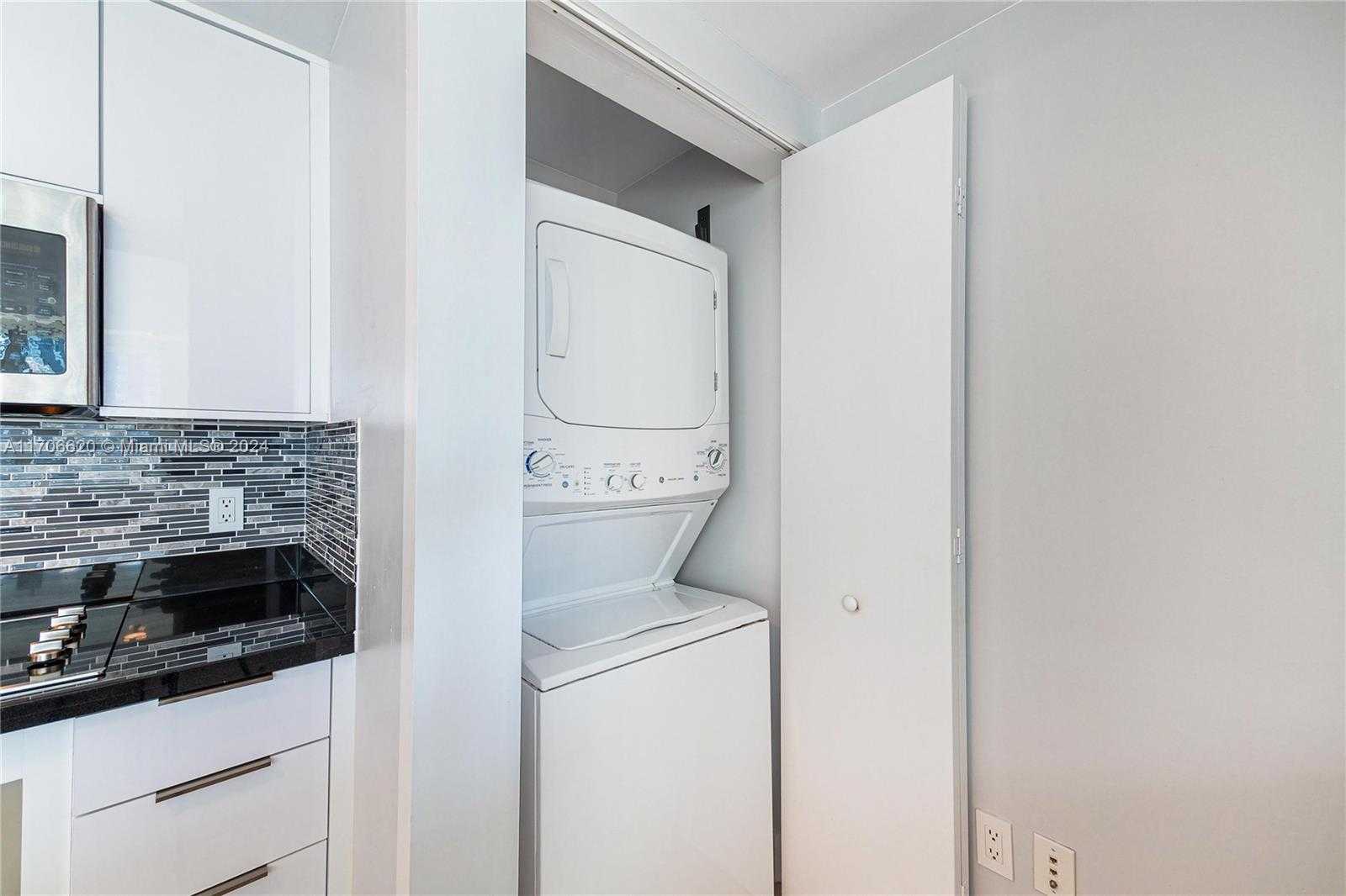 Small Image of 92 SOUTH WEST 3RD ST #3802, Miami Number 23