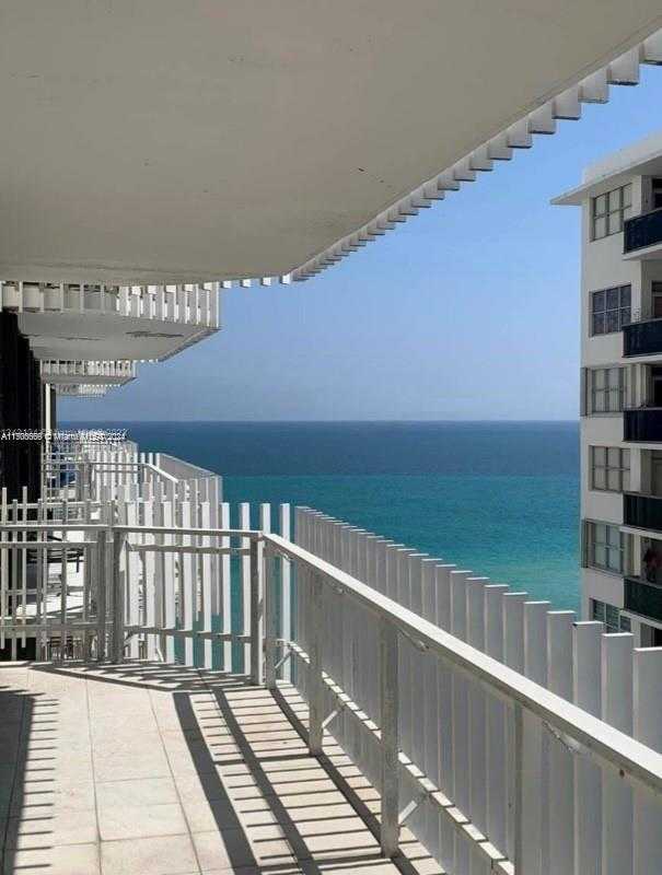 Small Image of 6061 COLLINS AVE #16C, Miami Beach Number 4