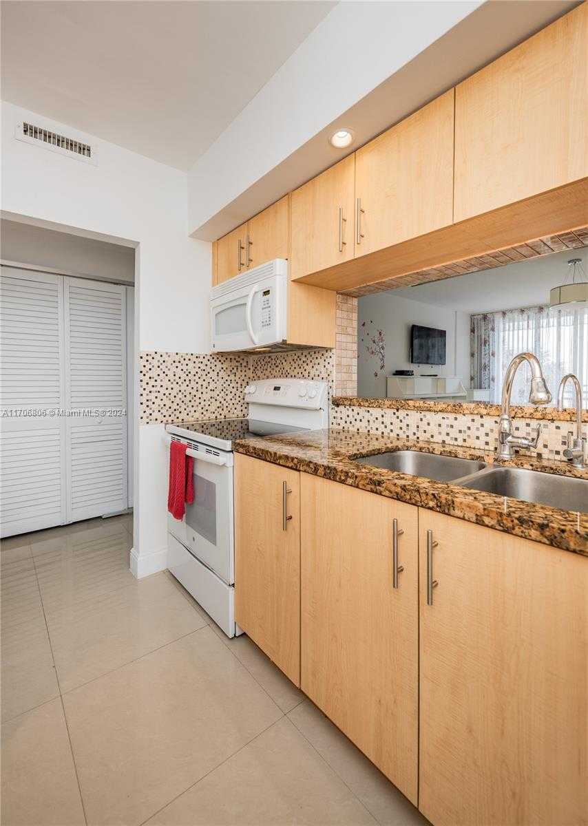 Small Image of 3505 SOUTH OCEAN DR #221, Hollywood Number 13