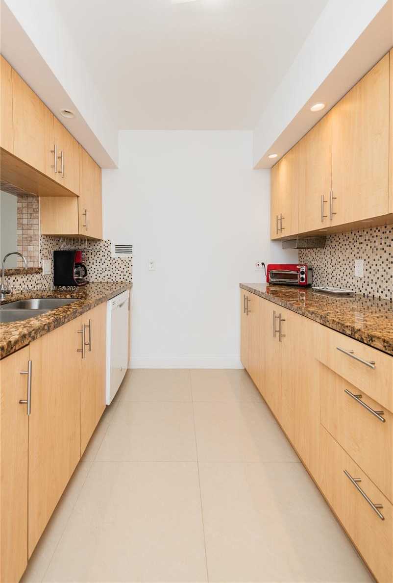 Small Image of 3505 SOUTH OCEAN DR #221, Hollywood Number 14