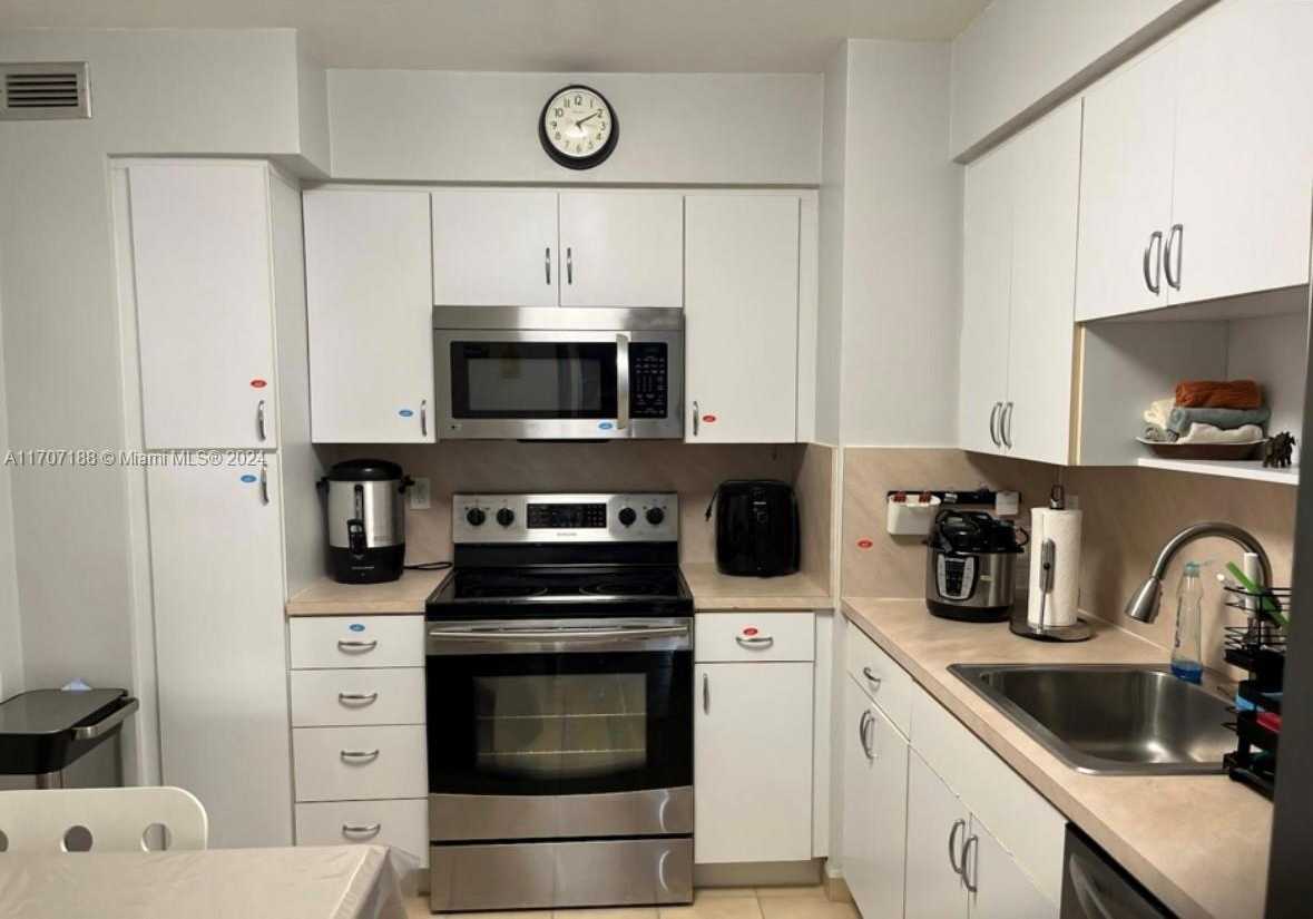 Small Image of 9225 COLLINS AVE #712, Surfside Number 4