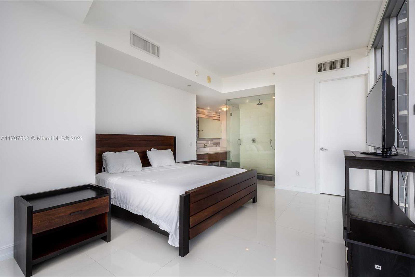 Small Image of 1100 BISCAYNE BLVD #1906, Miami Number 2