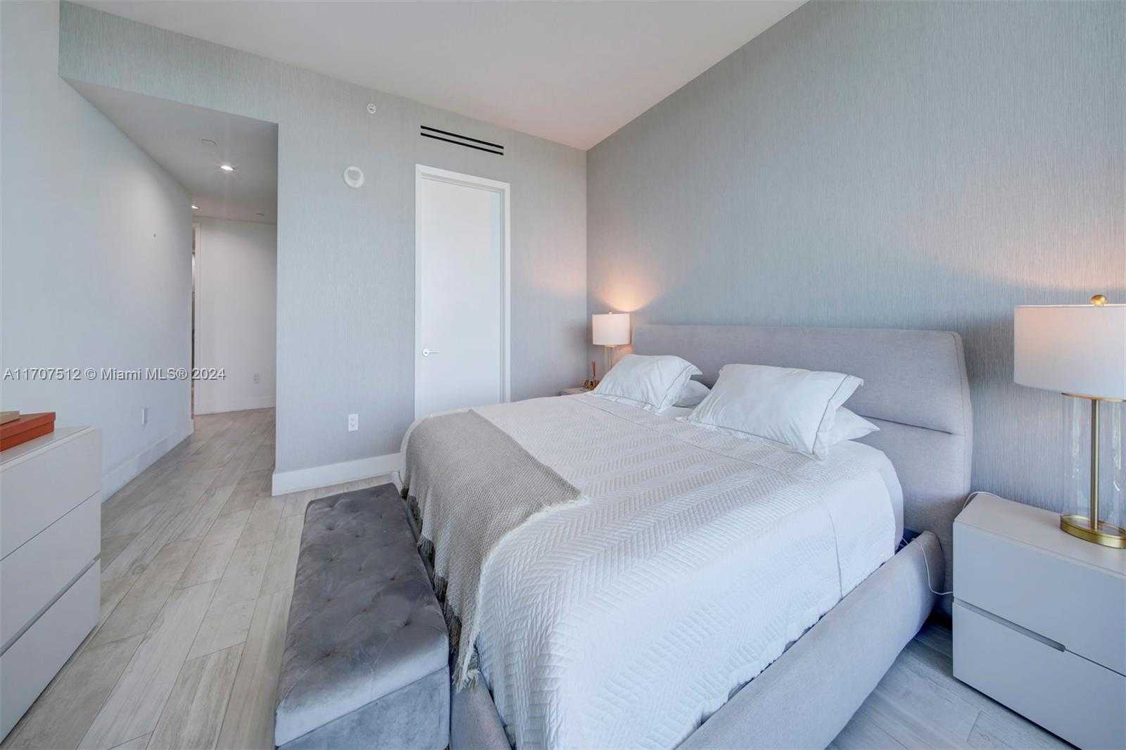 Small Image of 10201 COLLINS AVE #804, Bal Harbour Number 19
