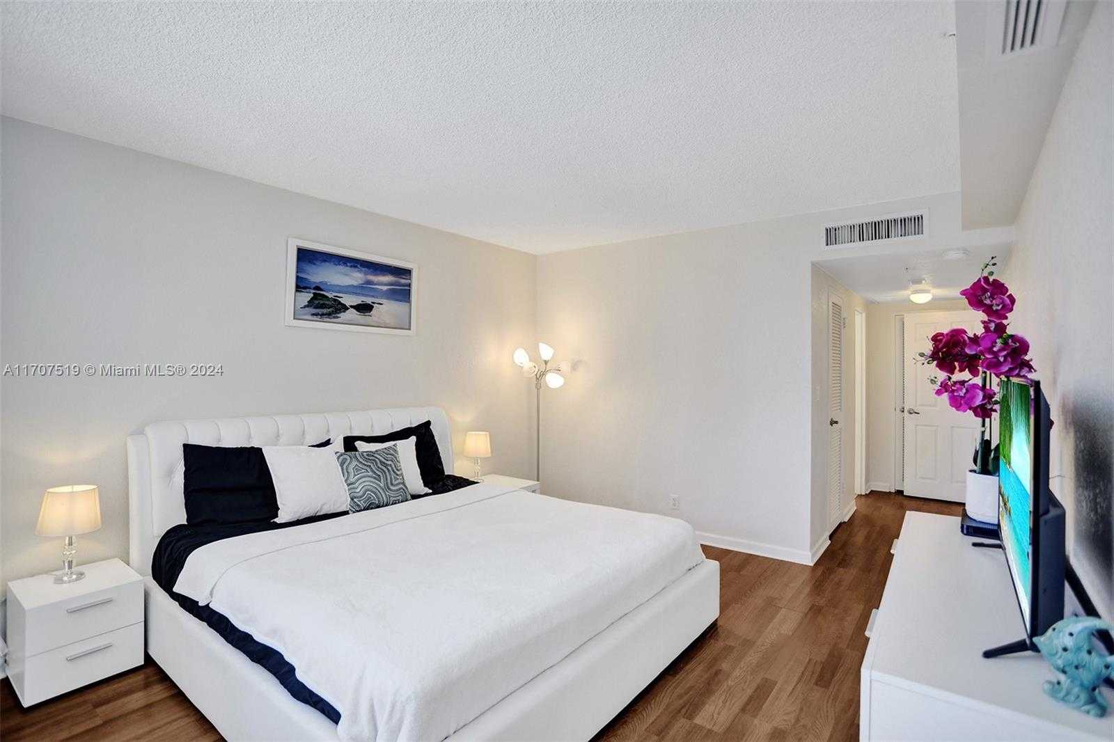 Small Image of 2501 SOUTH OCEAN DR #533 (available NOW), Hollywood Number 17