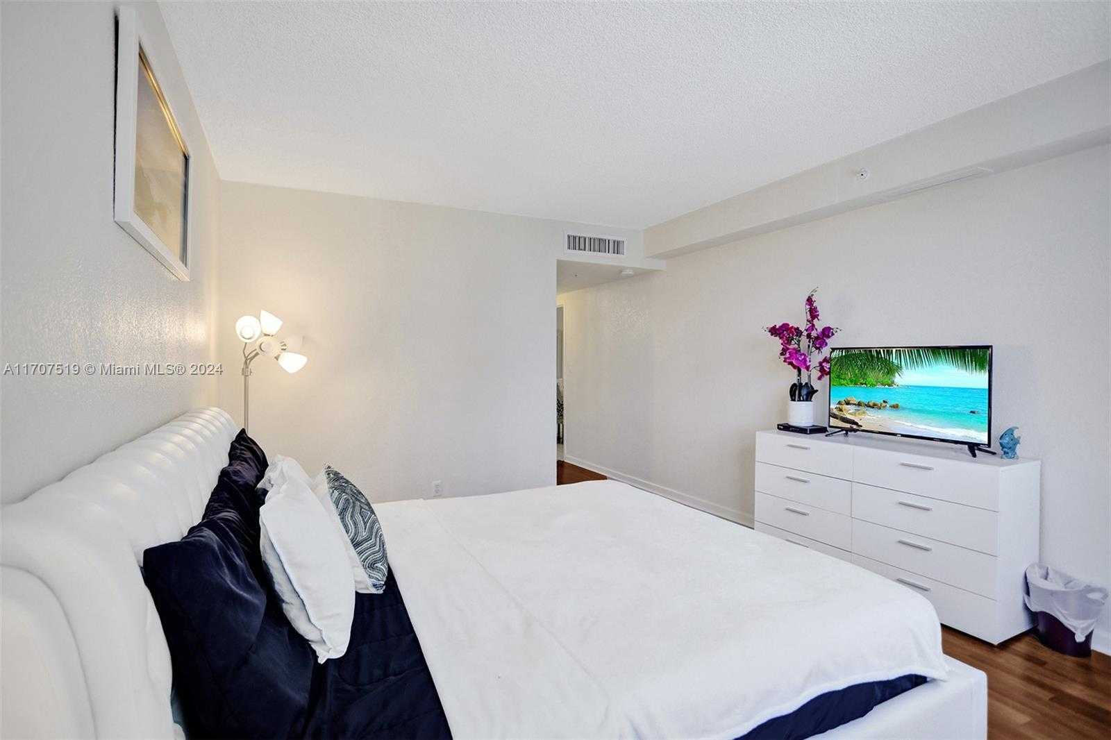 Small Image of 2501 SOUTH OCEAN DR #533 (available NOW), Hollywood Number 18