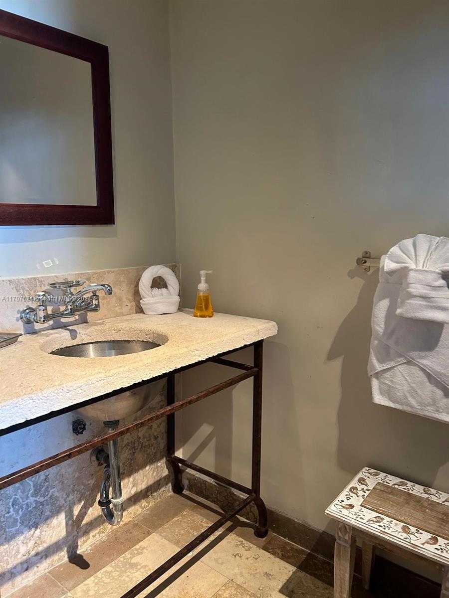 Small Image of 100 LINCOLN RD #PH8, Miami Beach Number 25