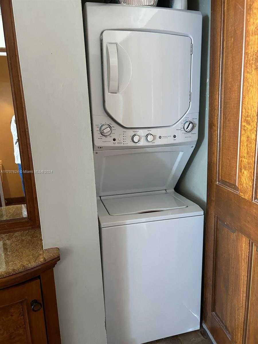 Small Image of 100 LINCOLN RD #PH8, Miami Beach Number 26