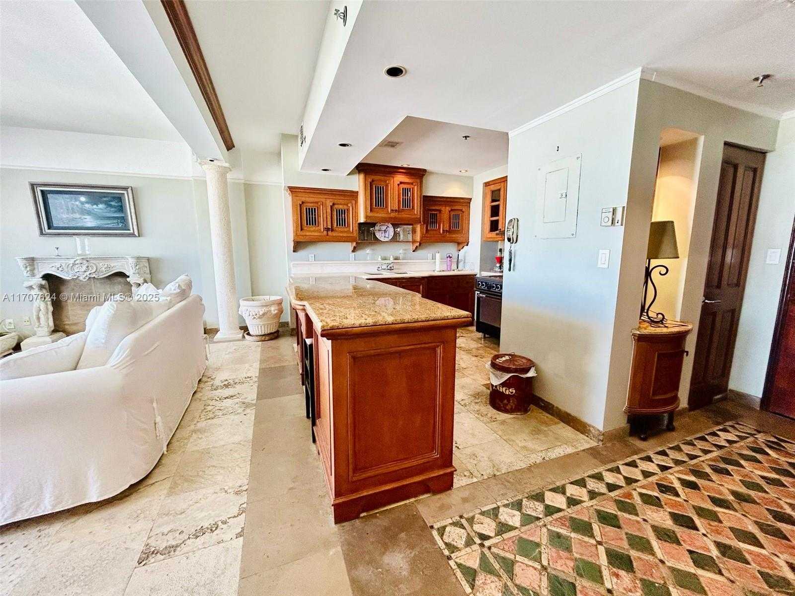 Small Image of 100 LINCOLN RD #PH8, Miami Beach Number 5