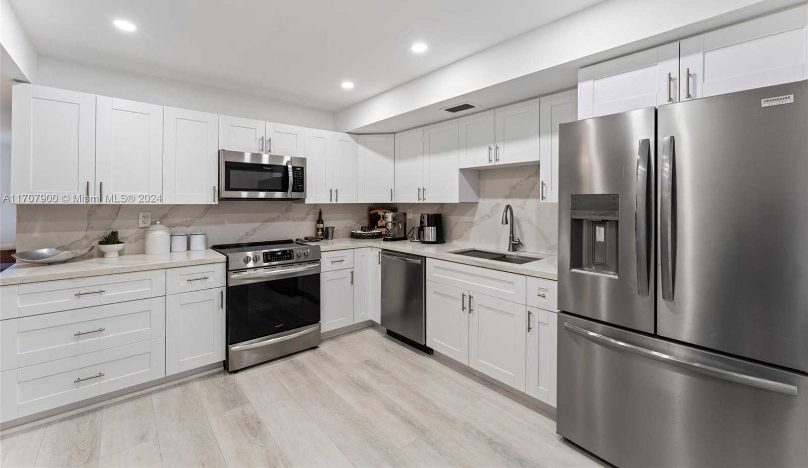 Small Image of 1600 SOUTH OCEAN DR #10E, Hollywood Number 4
