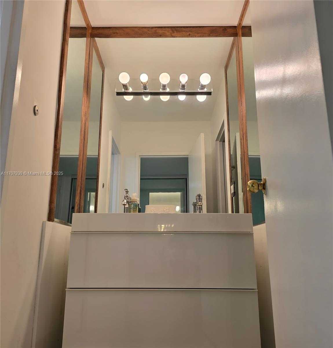 Small Image of 100 LINCOLN RD #503, Miami Beach Number 12