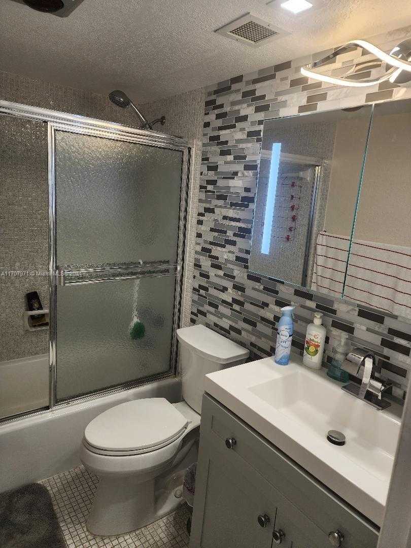 Small Image of 1980 SOUTH OCEAN DR #22L, Hallandale Beach Number 5