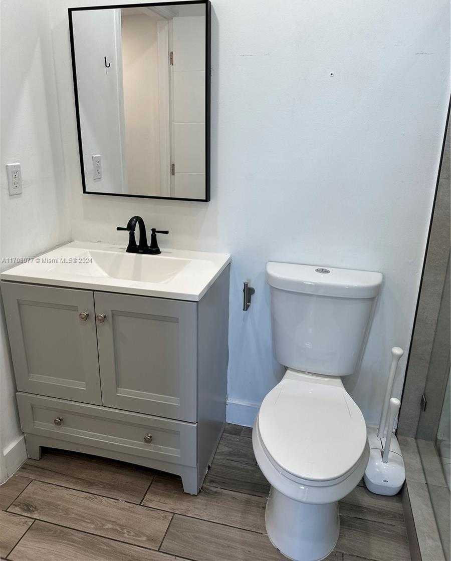 Small Image of 1251 NORTH EAST 108TH ST #810, Miami Number 3