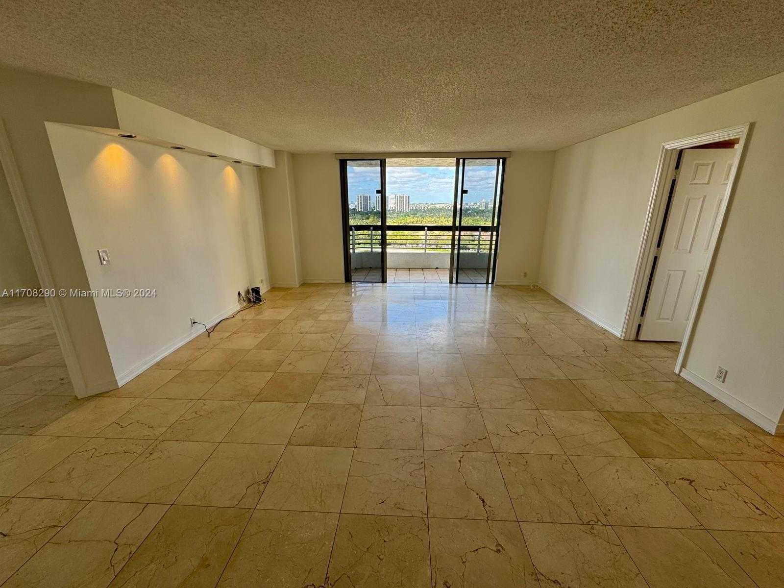 Small Image of 3530 MYSTIC POINTE DR #1809, Aventura Number 4