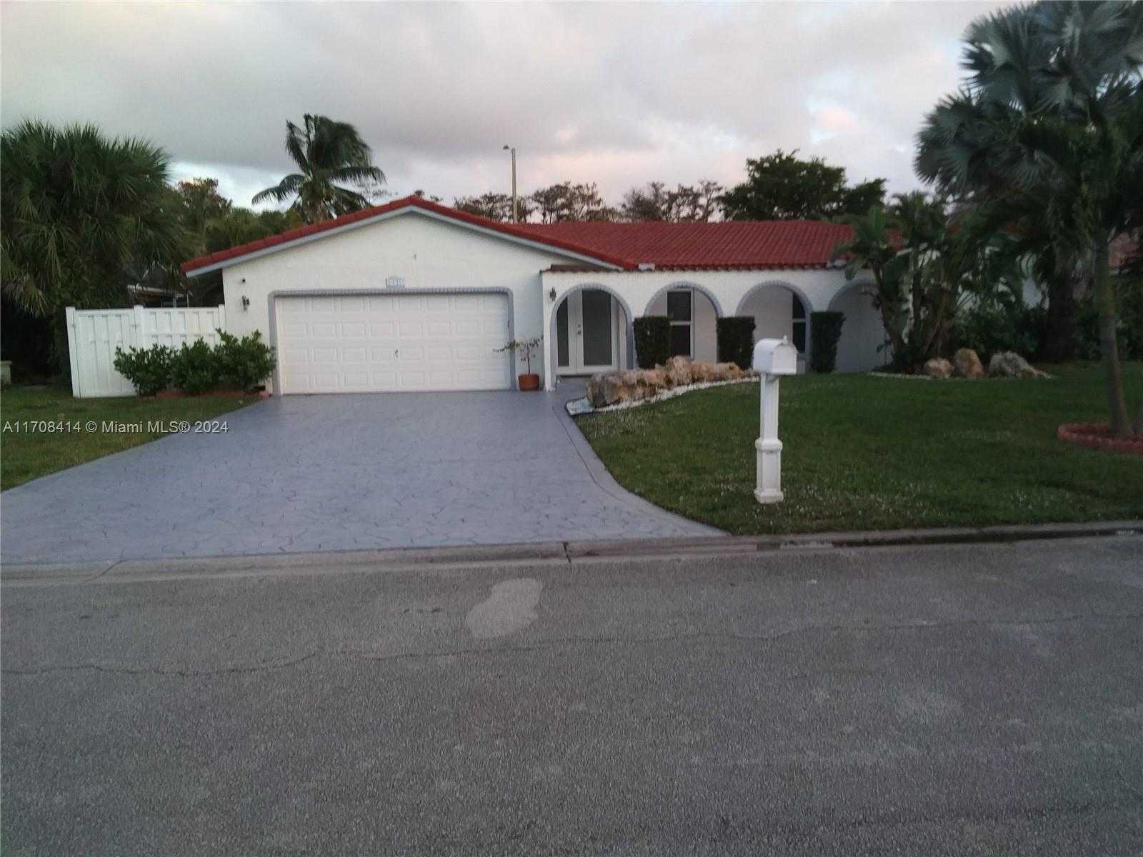 Small Image of 1377 NORTH WEST 87TH TER, Coral Springs Number 2