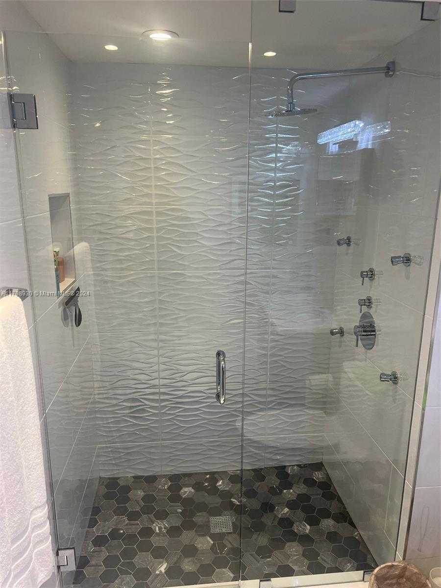 Small Image of 9801 COLLINS AVE #19E, Bal Harbour Number 12