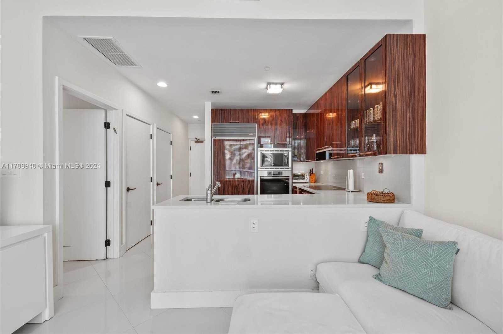 Small Image of 6799 COLLINS AVE #207, Miami Beach Number 10