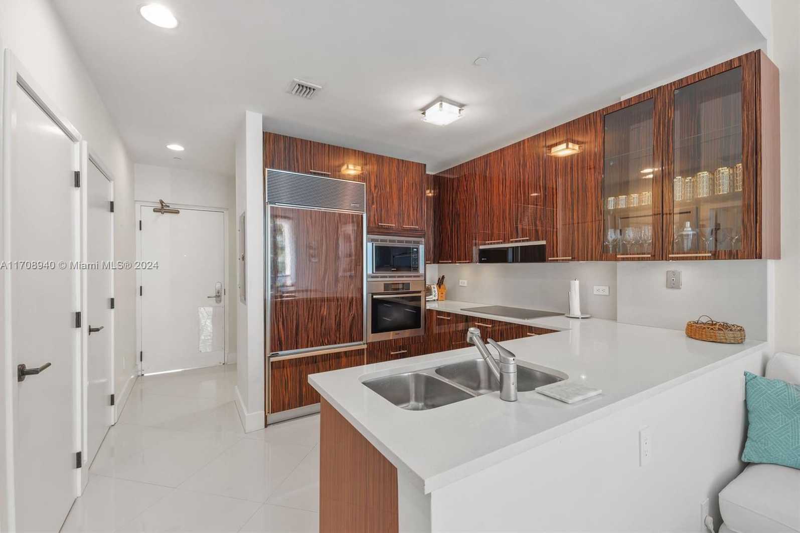 Small Image of 6799 COLLINS AVE #207, Miami Beach Number 8