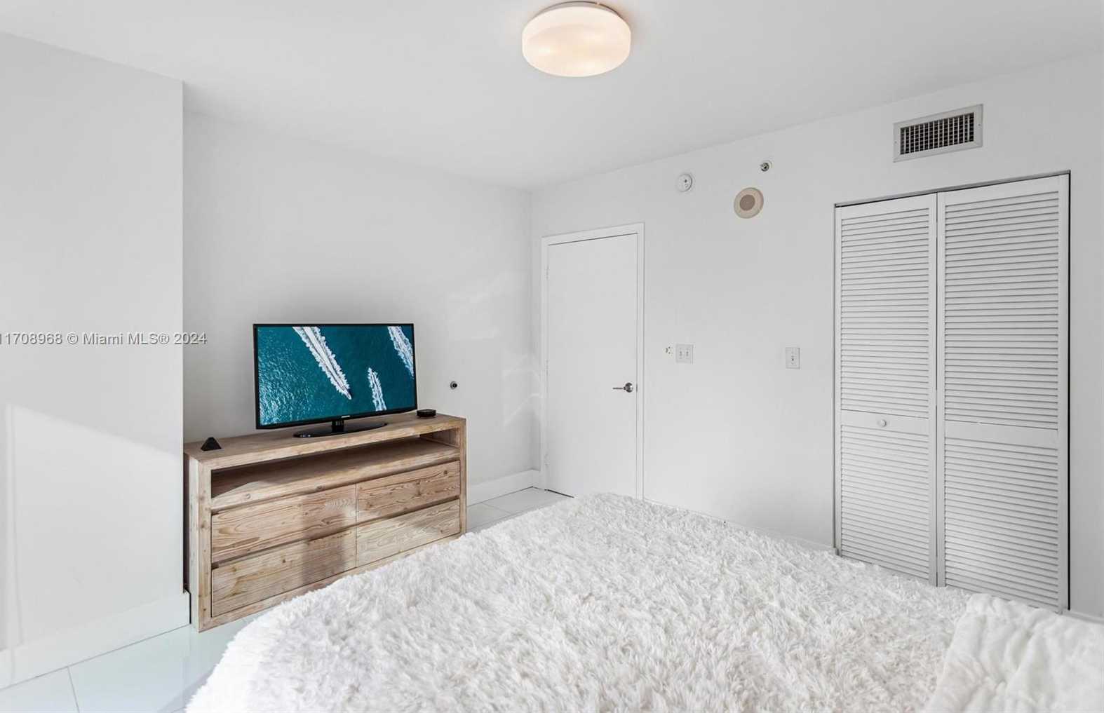 Small Image of 31 SOUTH EAST 5TH ST #2106, Miami Number 12