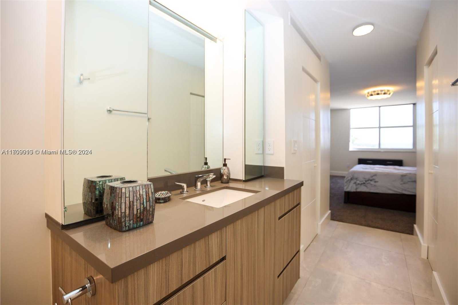 Small Image of 300 BAYVIEW DR #216, Sunny Isles Beach Number 18
