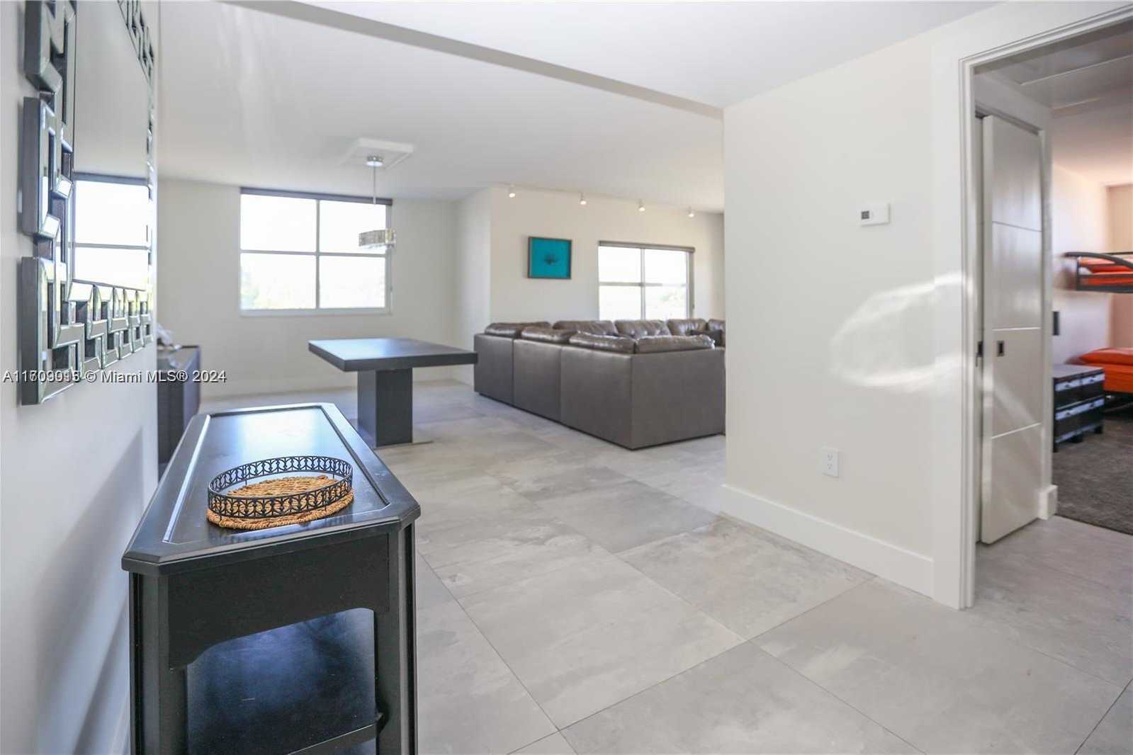 Small Image of 300 BAYVIEW DR #216, Sunny Isles Beach Number 2