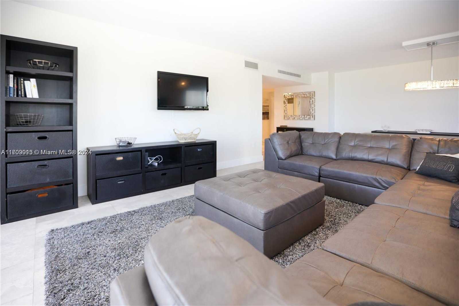 Small Image of 300 BAYVIEW DR #216, Sunny Isles Beach Number 5