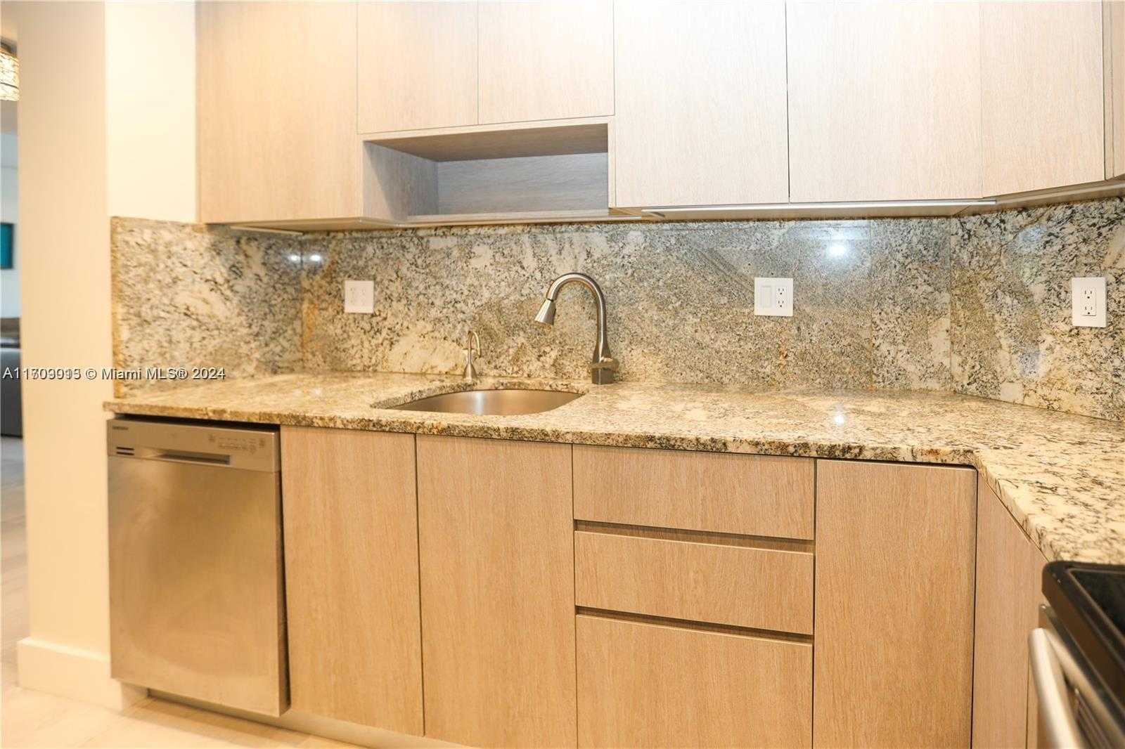 Small Image of 300 BAYVIEW DR #216, Sunny Isles Beach Number 9