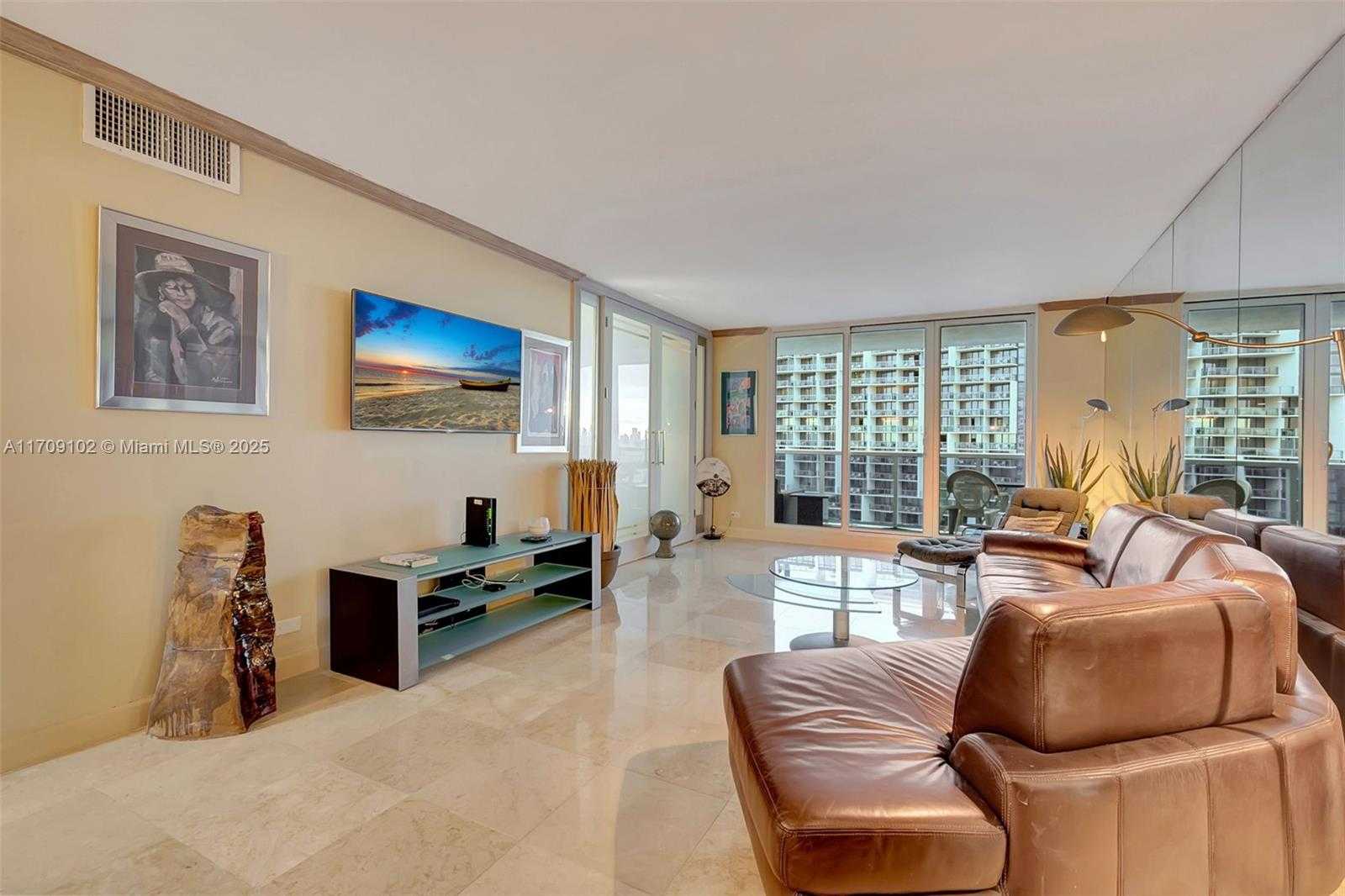 Small Image of 2301 COLLINS AVE #1206, Miami Beach Number 3
