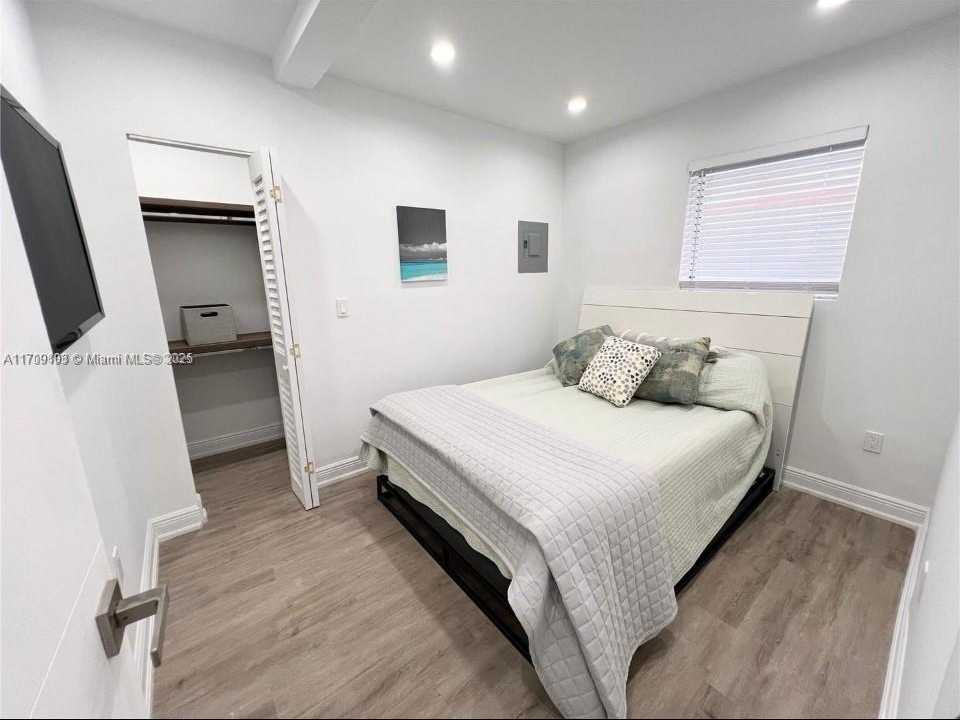 Small Image of 1407 MERIDIAN AVE #10, Miami Beach Number 11