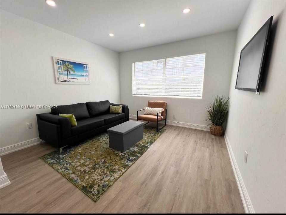 Small Image of 1407 MERIDIAN AVE #10, Miami Beach Number 2