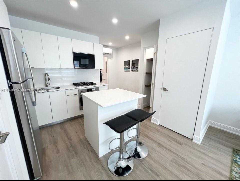 Small Image of 1407 MERIDIAN AVE #10, Miami Beach Number 4