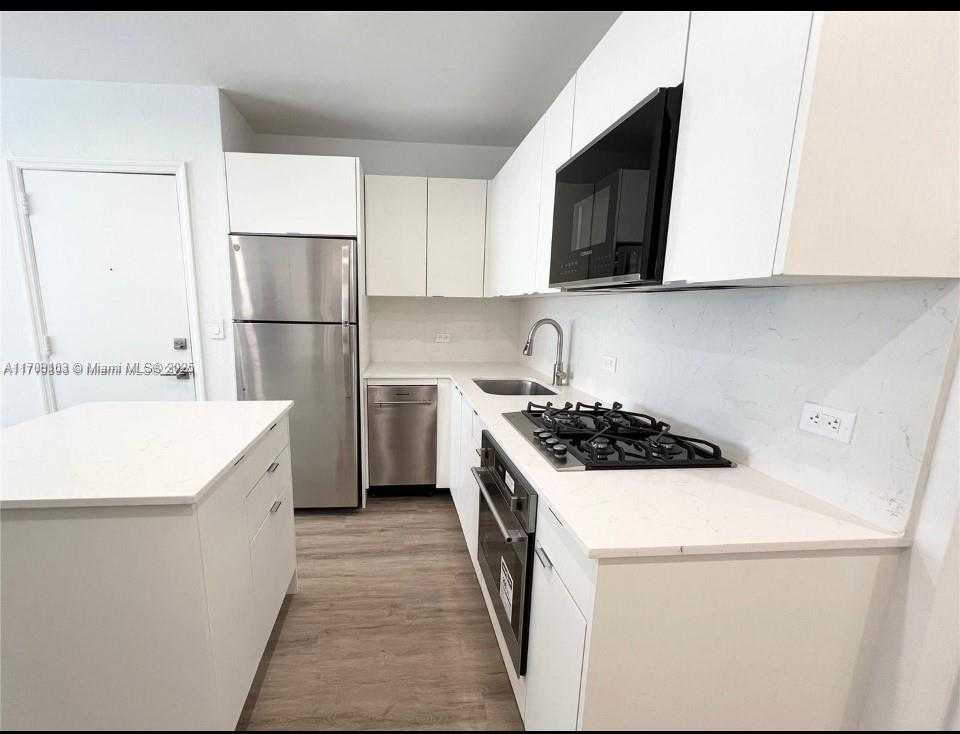 Small Image of 1407 MERIDIAN AVE #10, Miami Beach Number 6