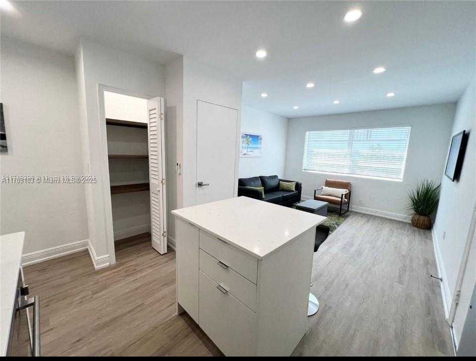 Small Image of 1407 MERIDIAN AVE #10, Miami Beach Number 9
