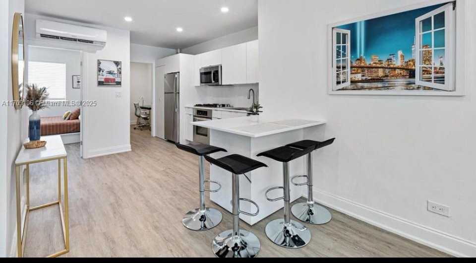 Small Image of 830 9TH ST #25, Miami Beach Number 2