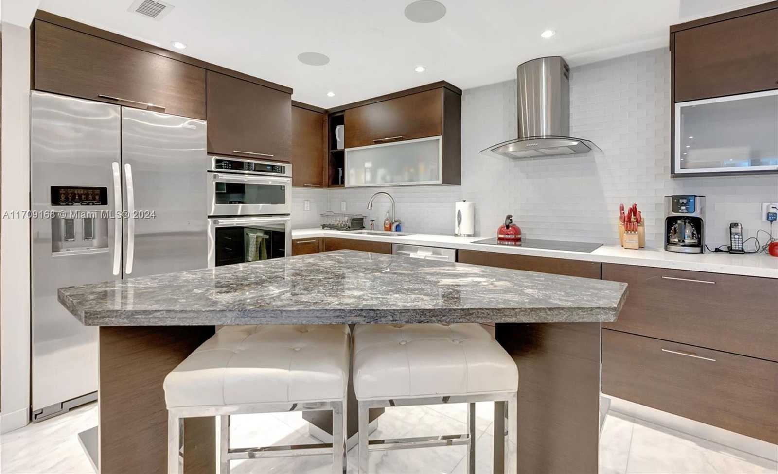 Small Image of 2301 COLLINS AVE #307, Miami Beach Number 4