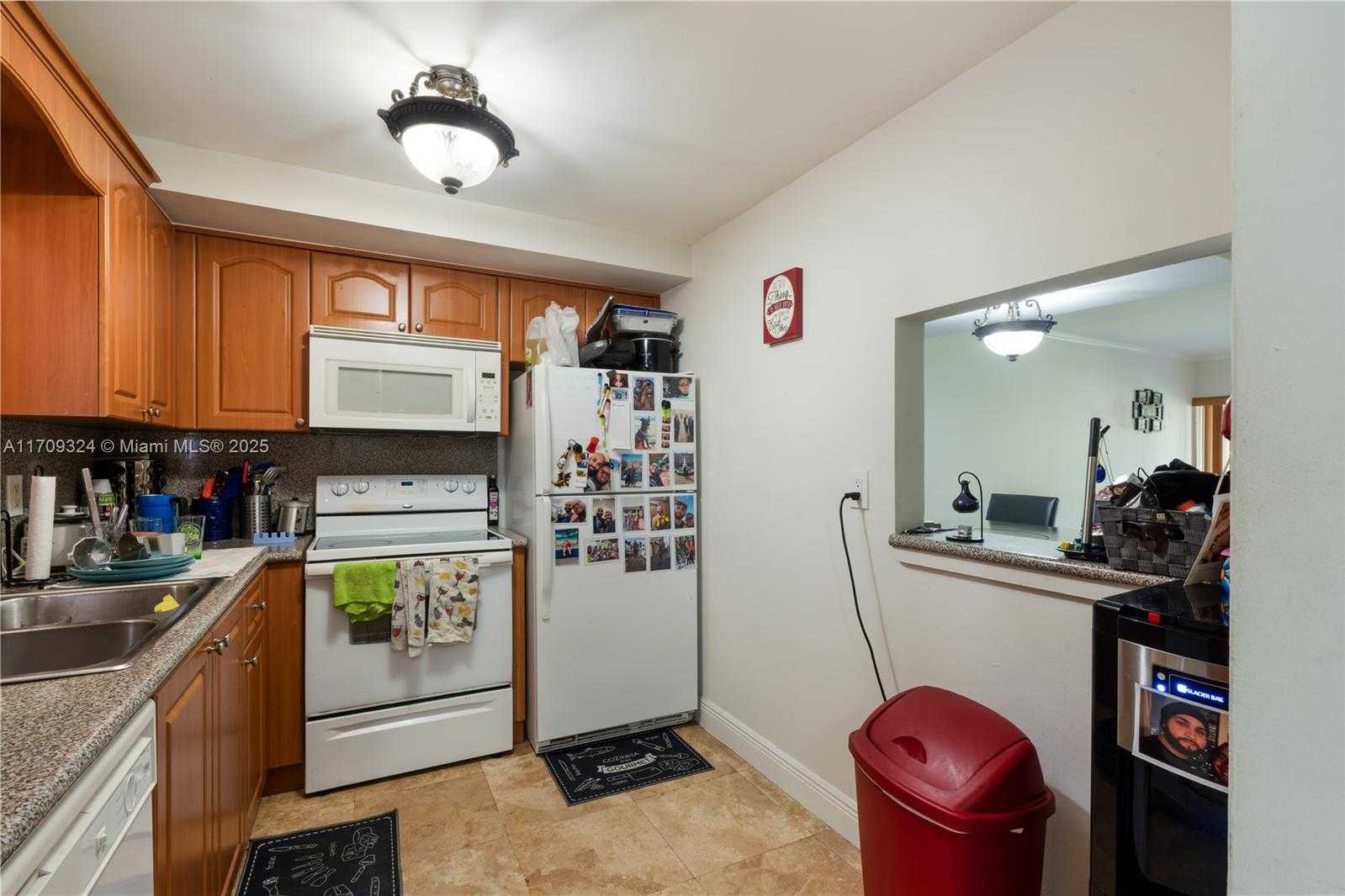 Small Image of 9371 FONTAINEBLEAU BLVD #I204, Miami Number 10