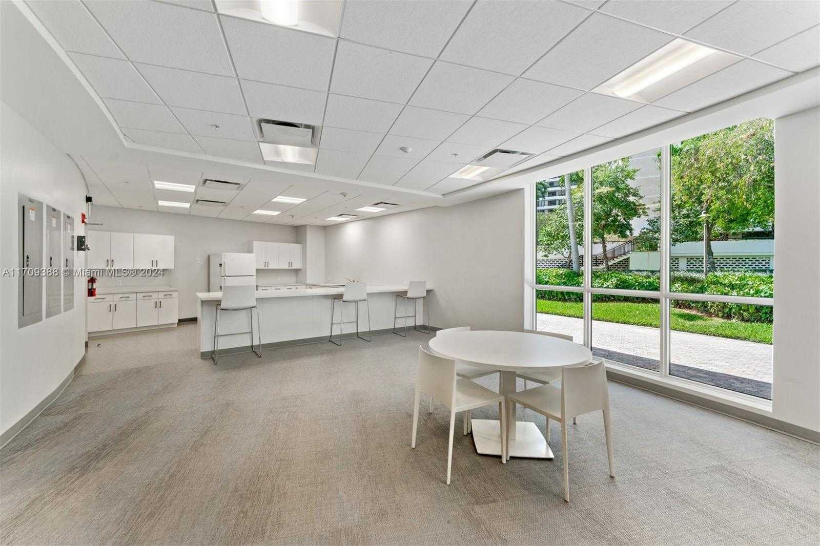 Small Image of 2500 PARKVIEW DR #2303, Hallandale Beach Number 13