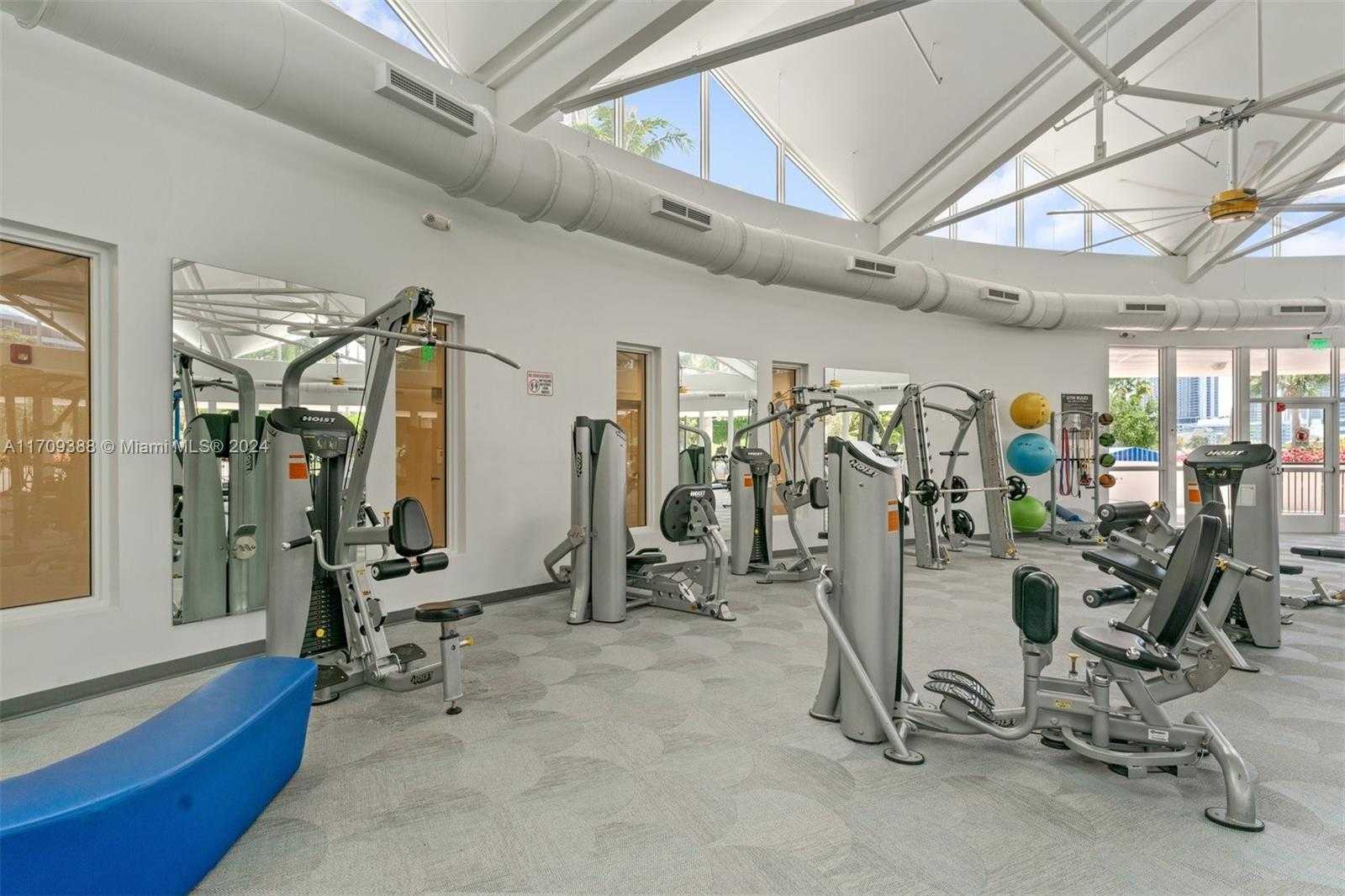 Small Image of 2500 PARKVIEW DR #2303, Hallandale Beach Number 3