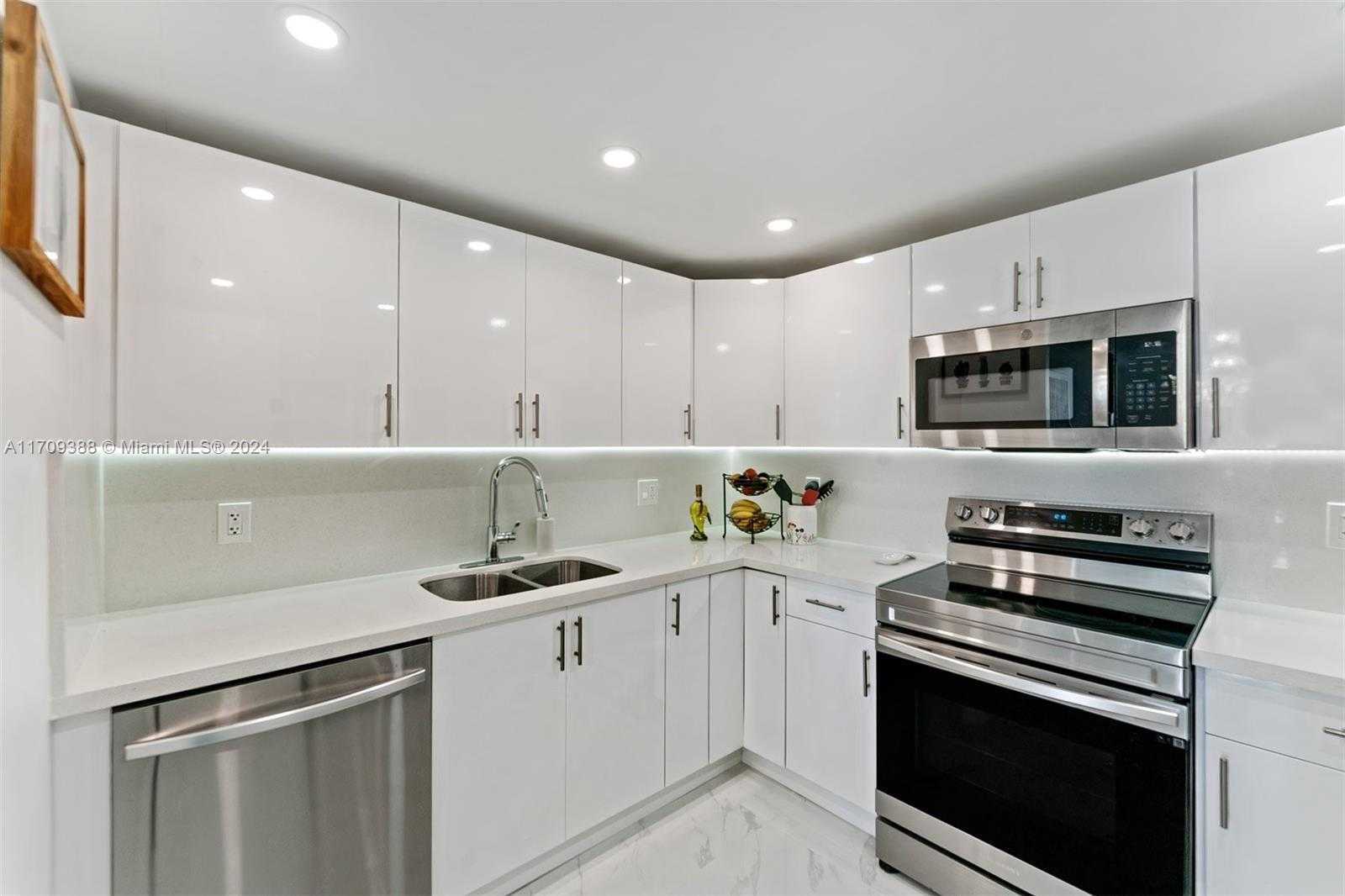 Small Image of 2500 PARKVIEW DR #2303, Hallandale Beach Number 6