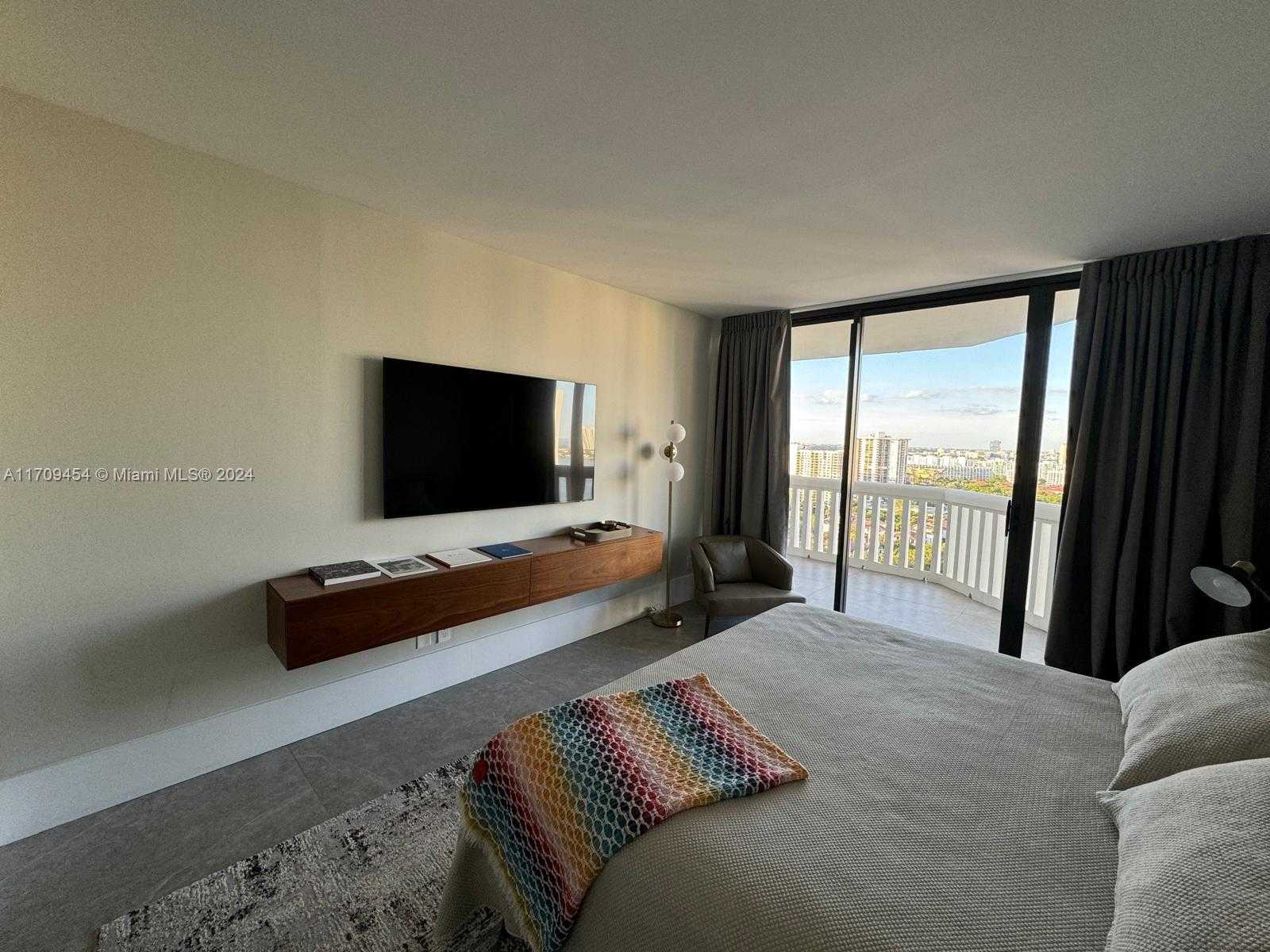 Small Image of 2000 ISLAND BLVD #2404, Aventura Number 14