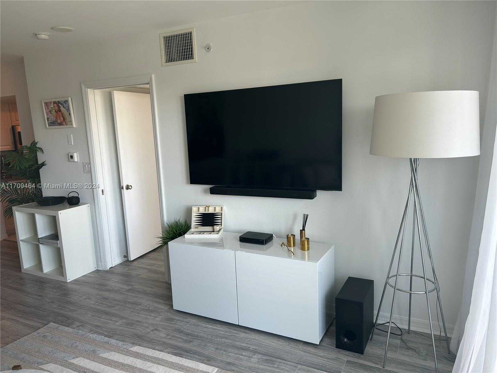 Small Image of 90 ALTON RD #607, Miami Beach Number 5