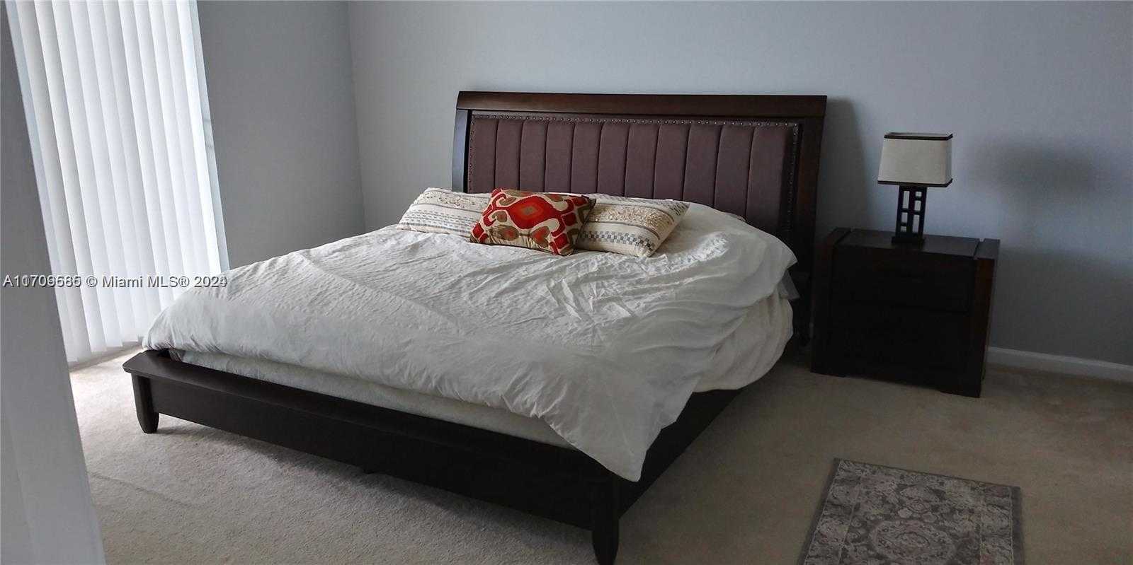 Small Image of 7900 HARBOR ISLAND DR #806, North Bay Village Number 6