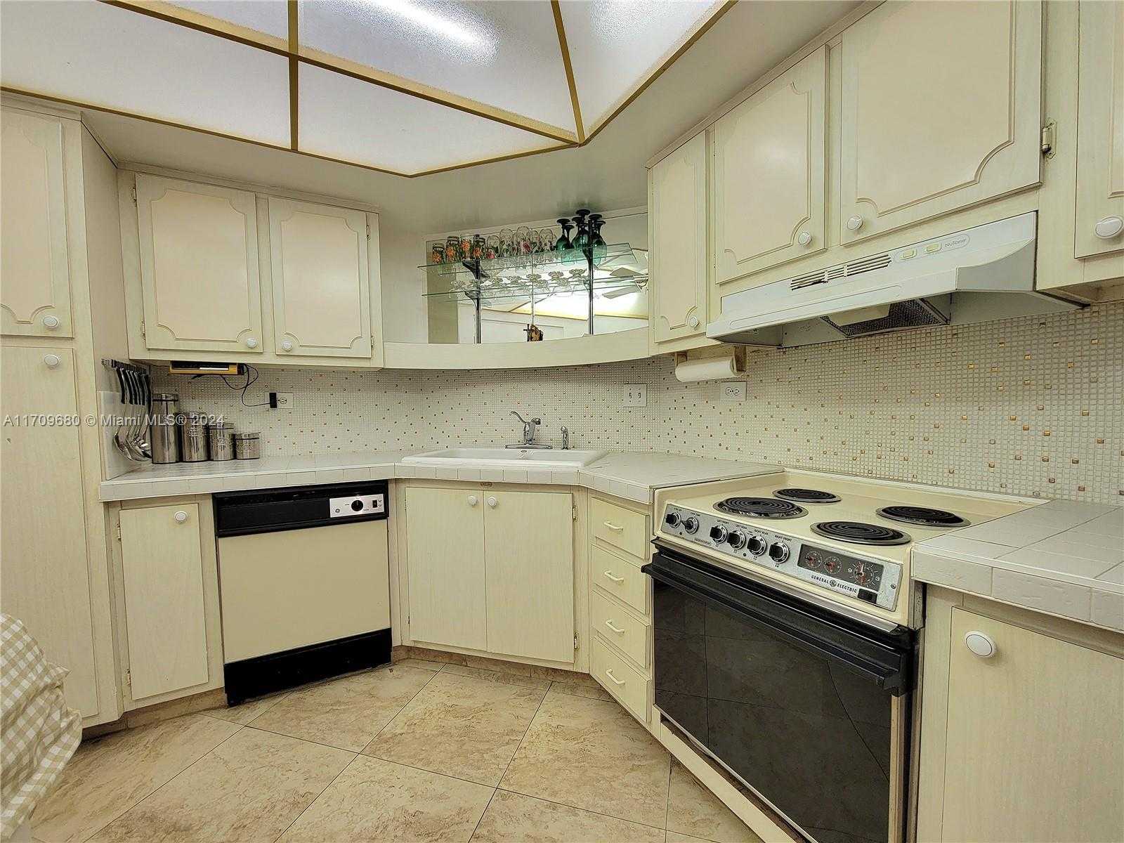 Small Image of 3111 NORTH OCEAN DR #303, Hollywood Number 7