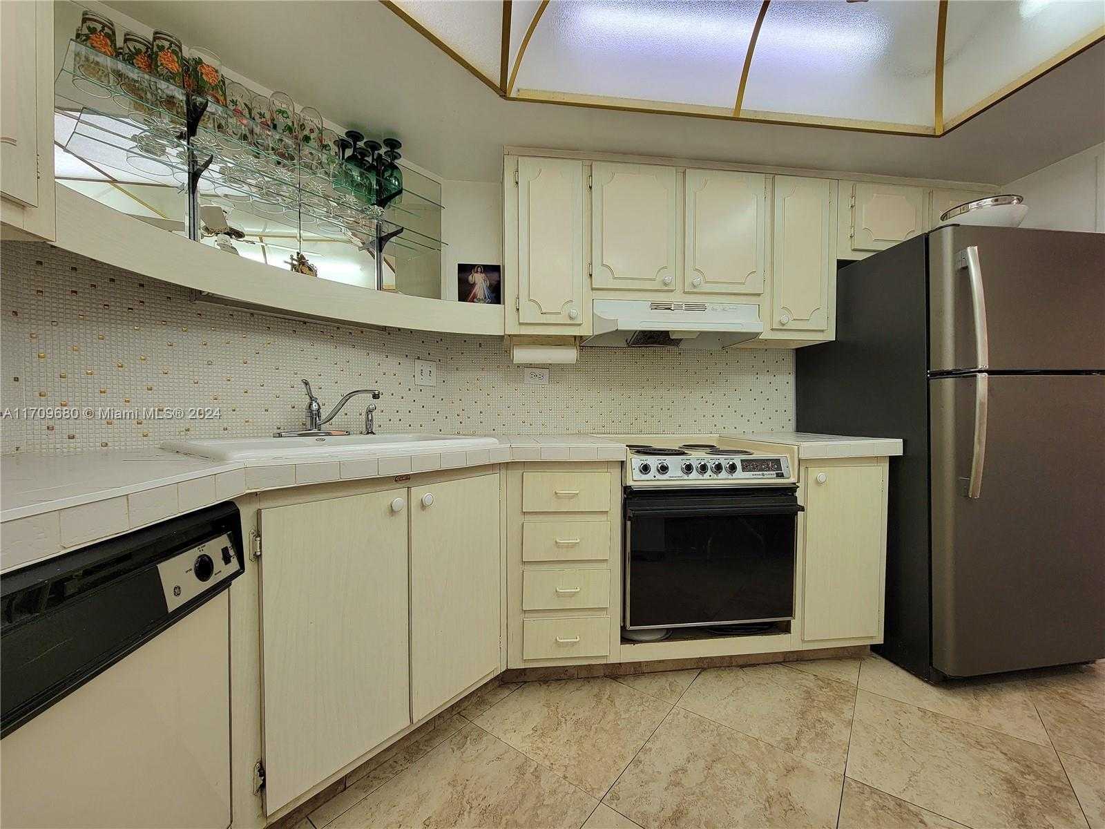 Small Image of 3111 NORTH OCEAN DR #303, Hollywood Number 8