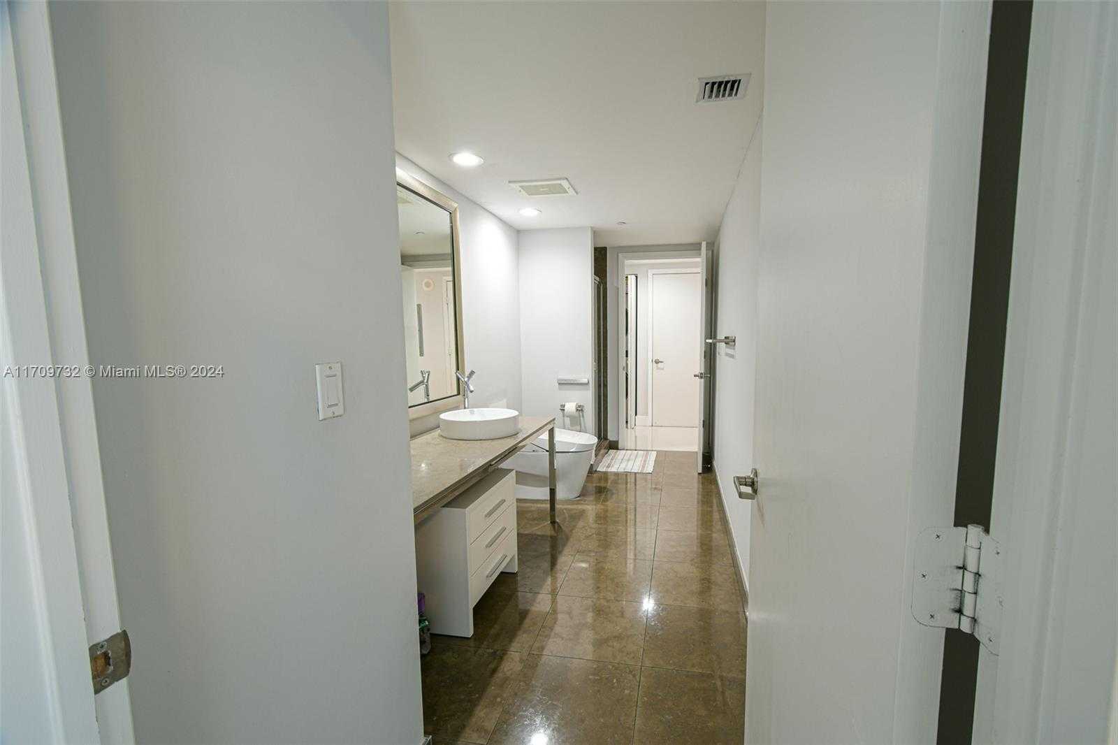 Small Image of 495 BRICKELL AVE #1902, Miami Number 17