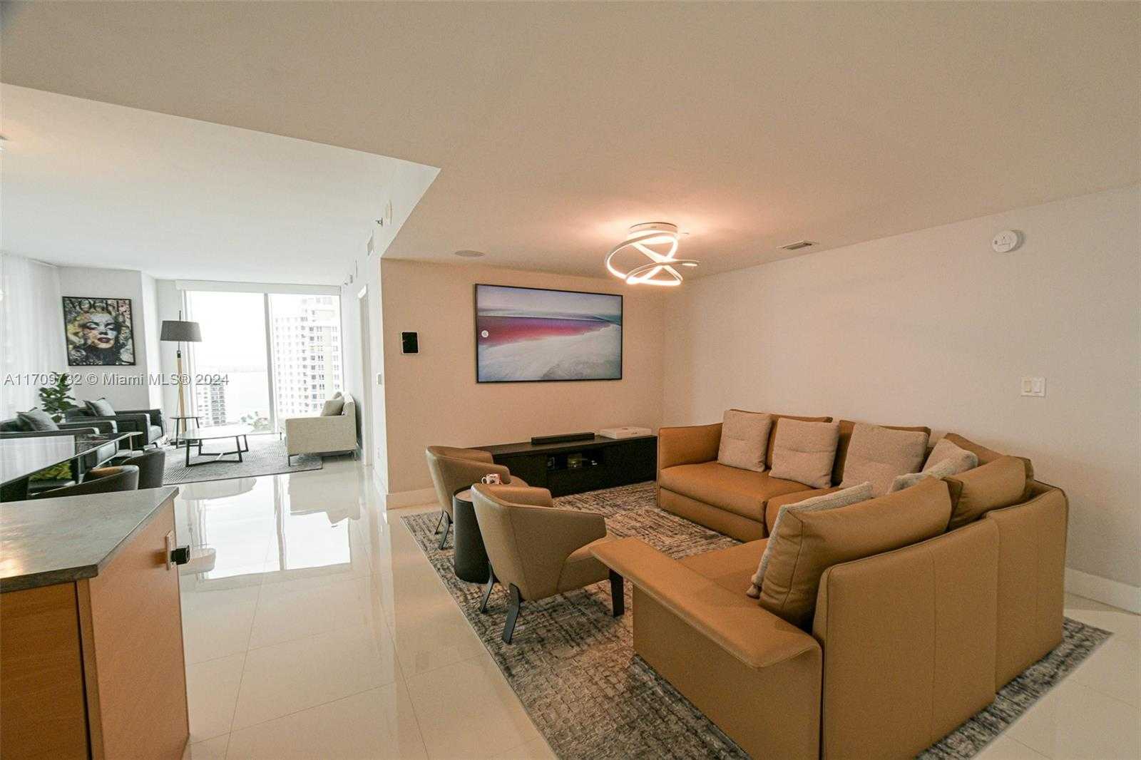 Small Image of 495 BRICKELL AVE #1902, Miami Number 4