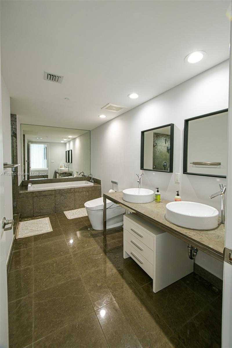 Small Image of 495 BRICKELL AVE #1902, Miami Number 8