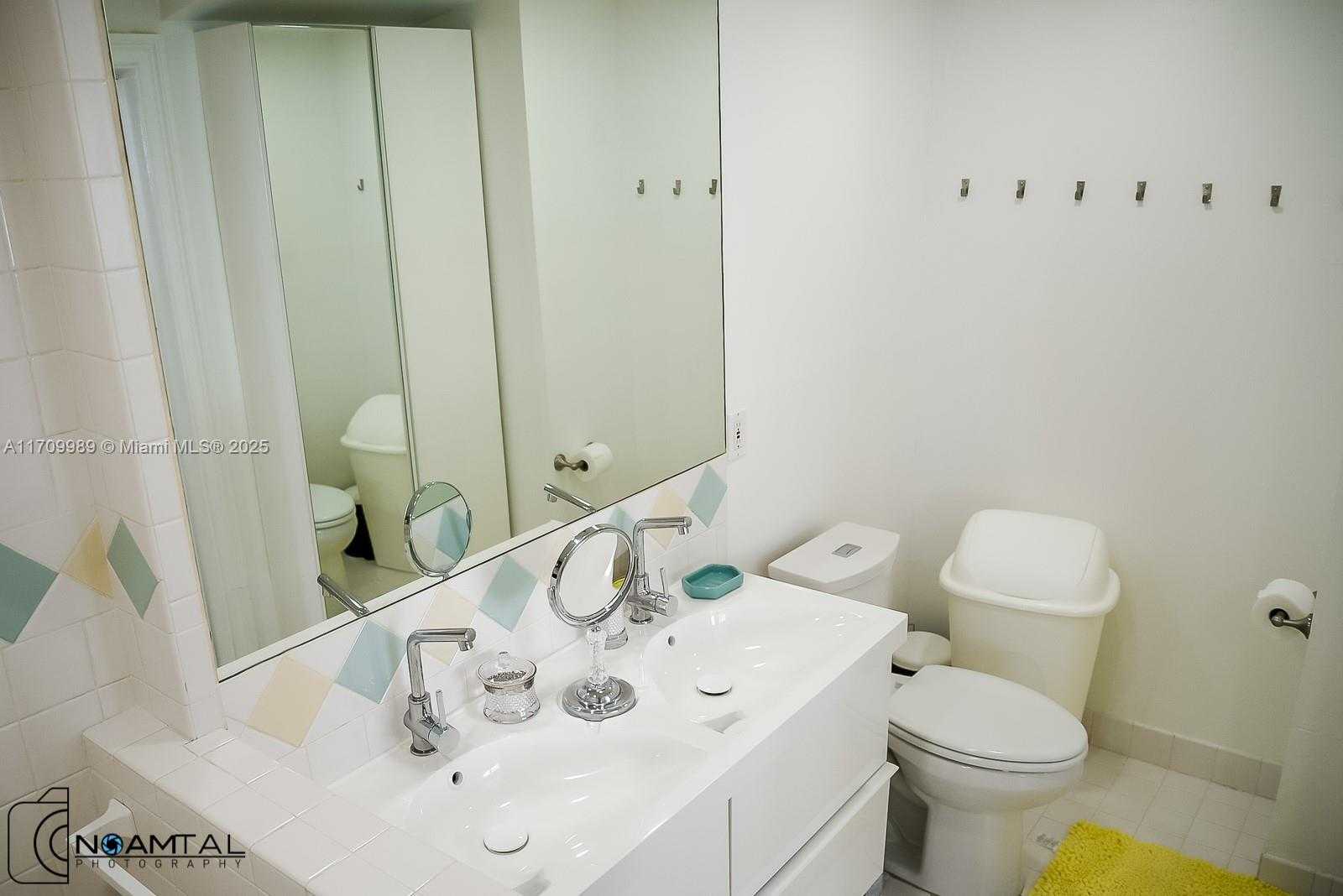 Small Image of 1390 OCEAN DRIVE #201, Miami Beach Number 15