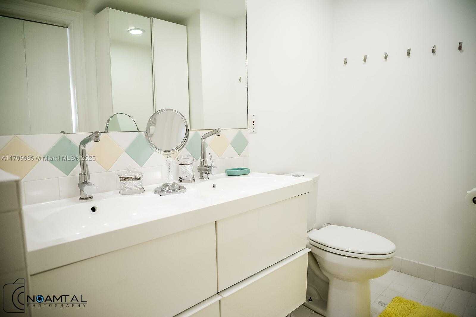 Small Image of 1390 OCEAN DRIVE #201, Miami Beach Number 16