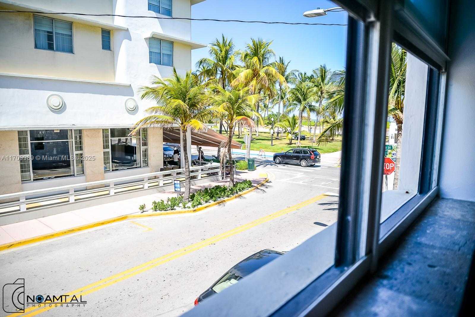Small Image of 1390 OCEAN DRIVE #201, Miami Beach Number 17