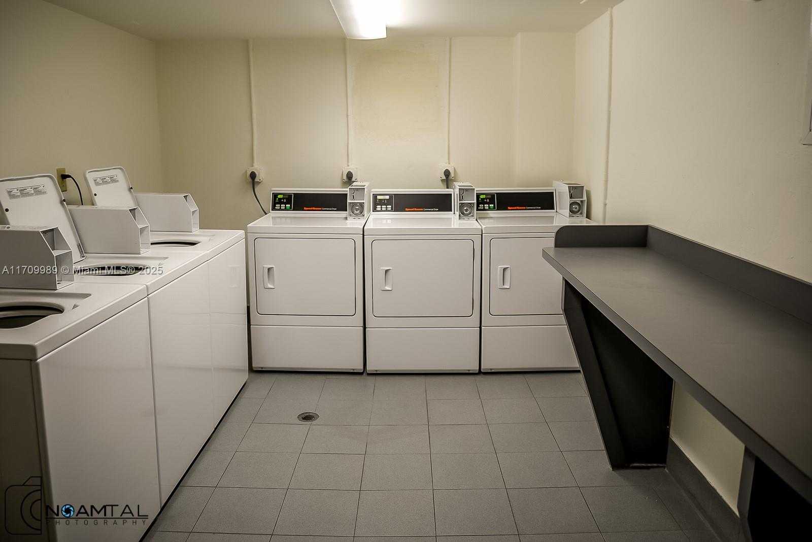 Small Image of 1390 OCEAN DRIVE #201, Miami Beach Number 21